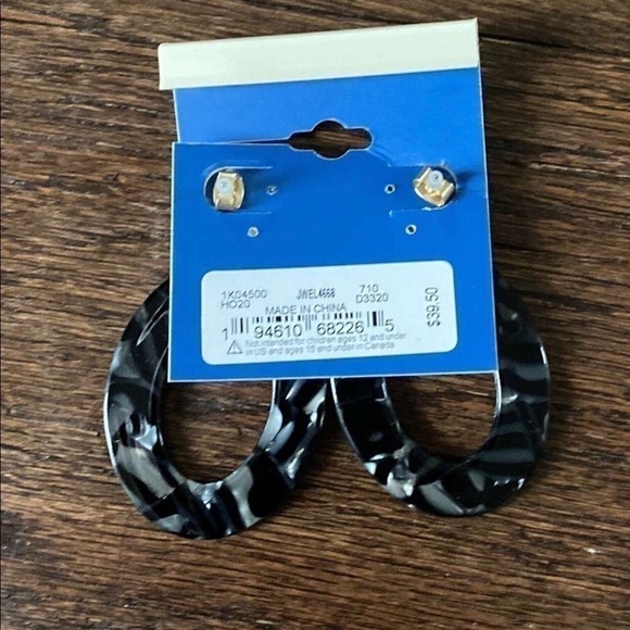 Lucky Brand- Acetate Oval earrings - Picture 2 of 2